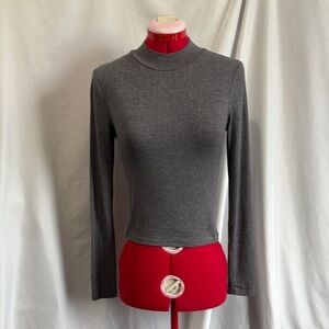Urban Heritage Gray Long Sleeve Top MM412